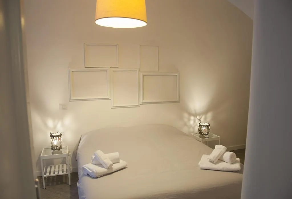 Casa Cinquesanti Villa Napoli 0*,
